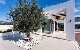 Leblanc Luxurious Beachfront Villa, Gcollectiongr